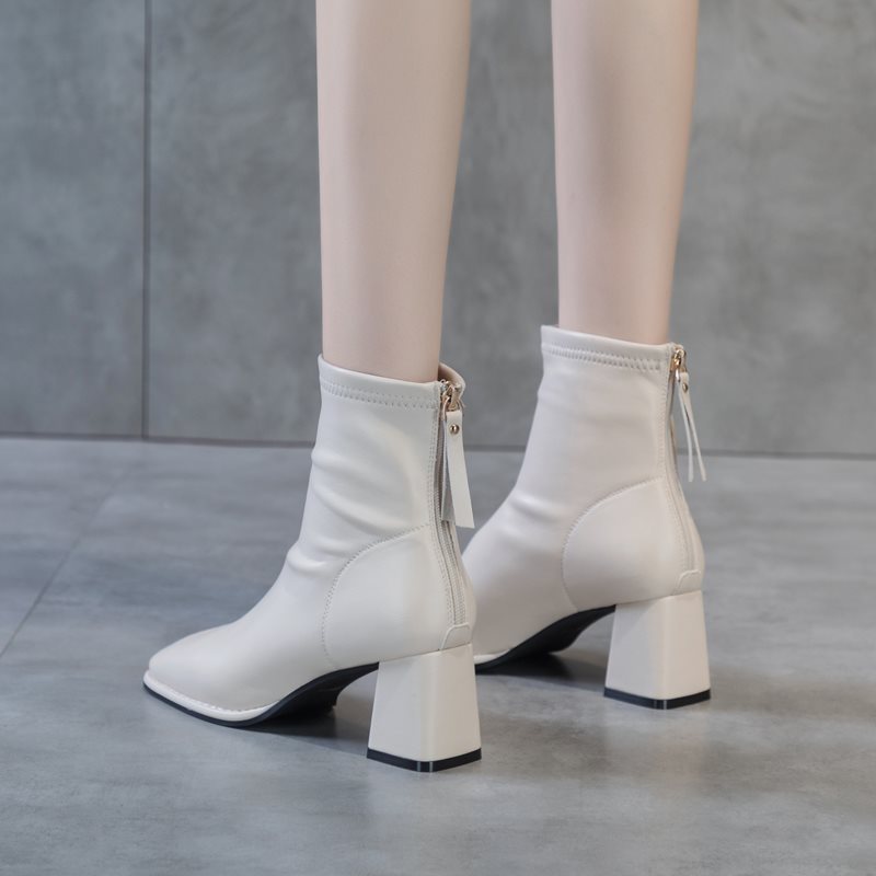 白色马丁靴女2021年秋冬新款方头高跟短靴黑色粗跟后拉链短筒靴子
