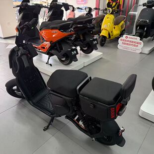 适用适用九号新款Fz3/Fz3110坐垫尾箱碳钢后备箱储物箱靠背坐垫一