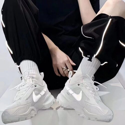 耐克Nike TC 7900帆白女子轻便休闲跑步鞋厚底老爹鞋 DD9682-100