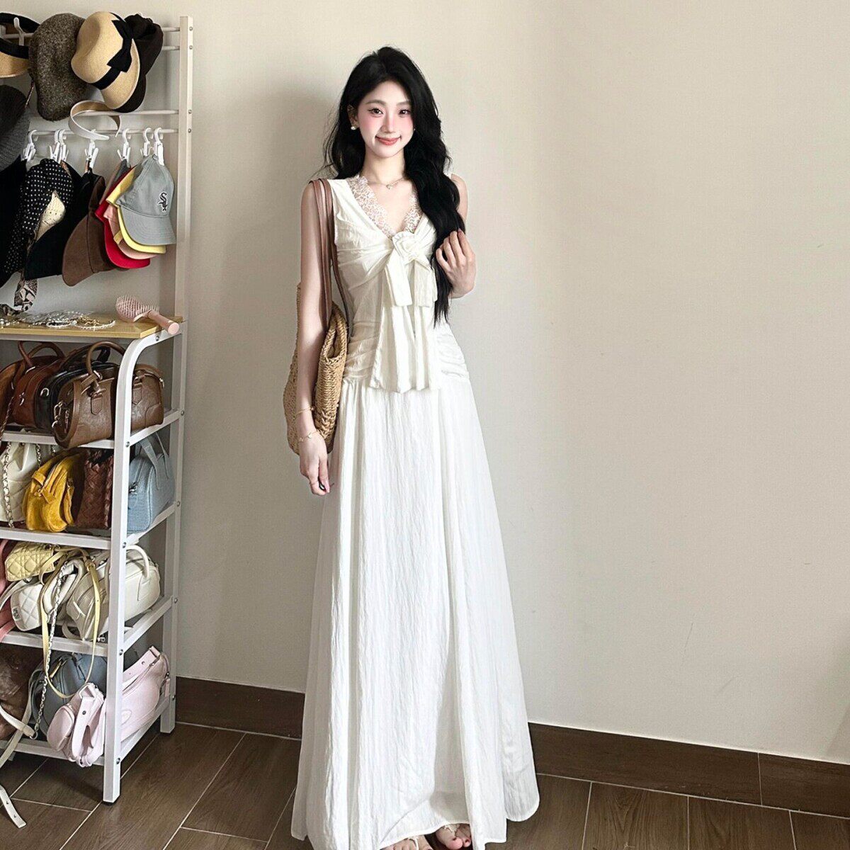 白色法式V领吊带连衣裙子女夏季2026新款巨好看绝美掐腰气质长裙