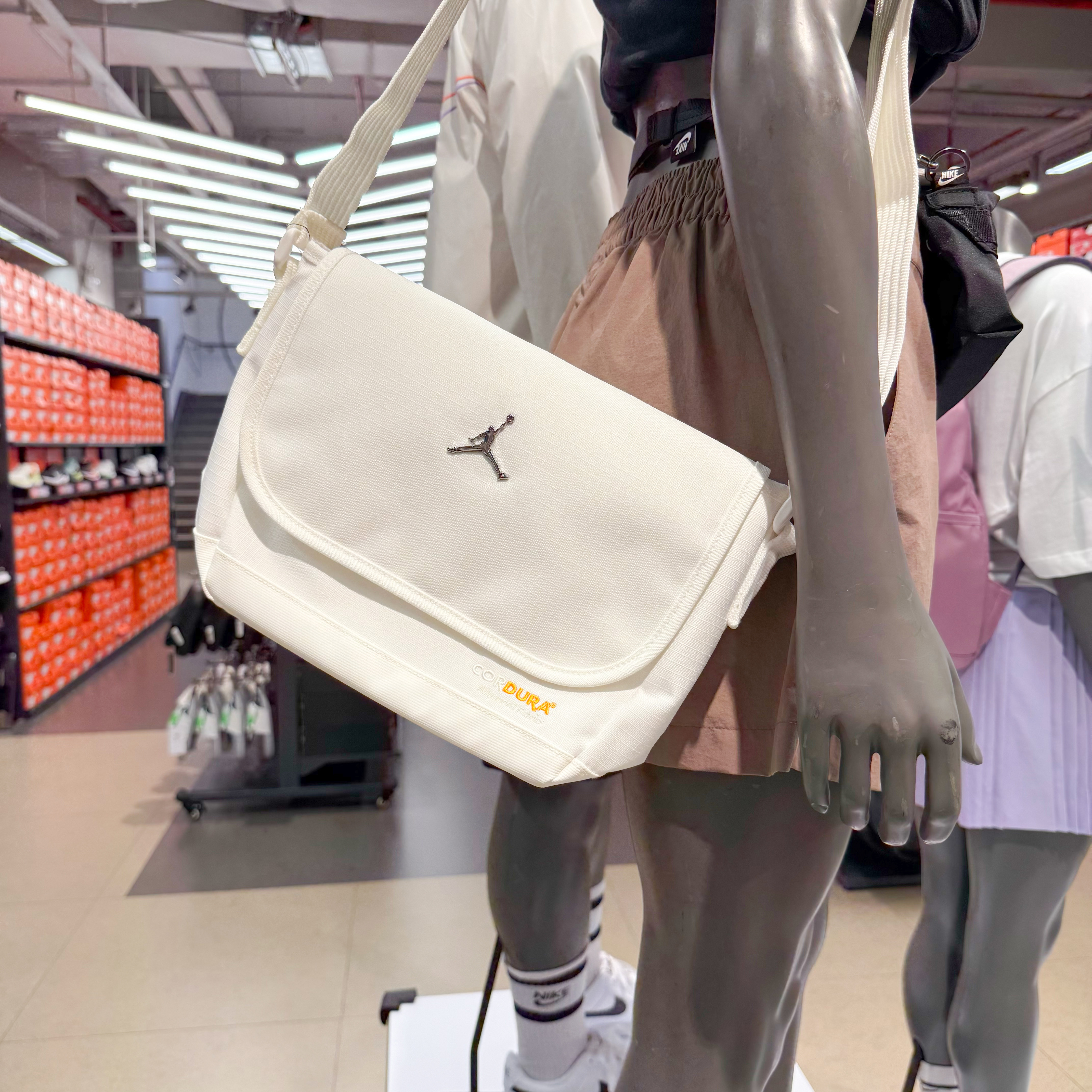 耐克Nike Jordan斜挎单肩包乔丹休闲手机包aj学生书包男女IX4817