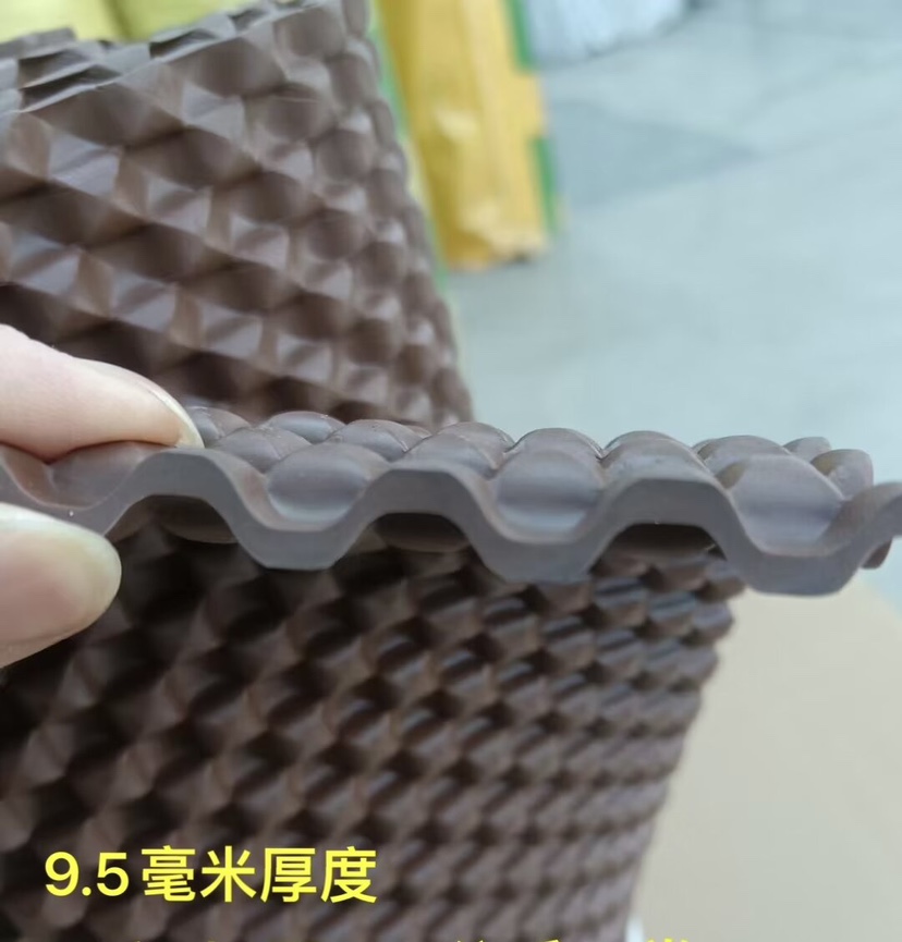 汽车脚垫加厚环保无味橡胶防水耐磨易清洗防冻单片四季通用可裁剪