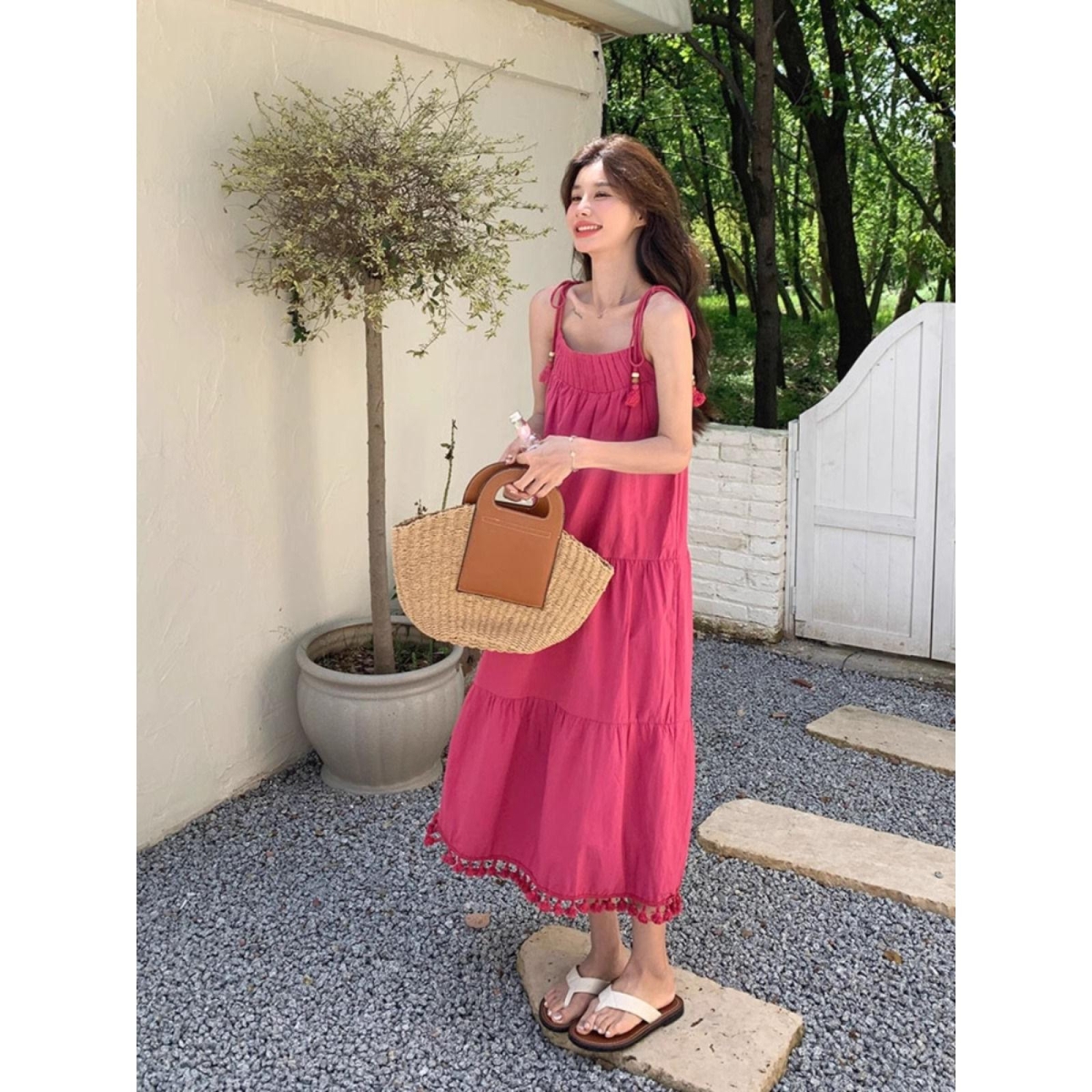 2025夏季新款女装度假风火龙果色流苏绑带连衣裙气质大摆长裙子