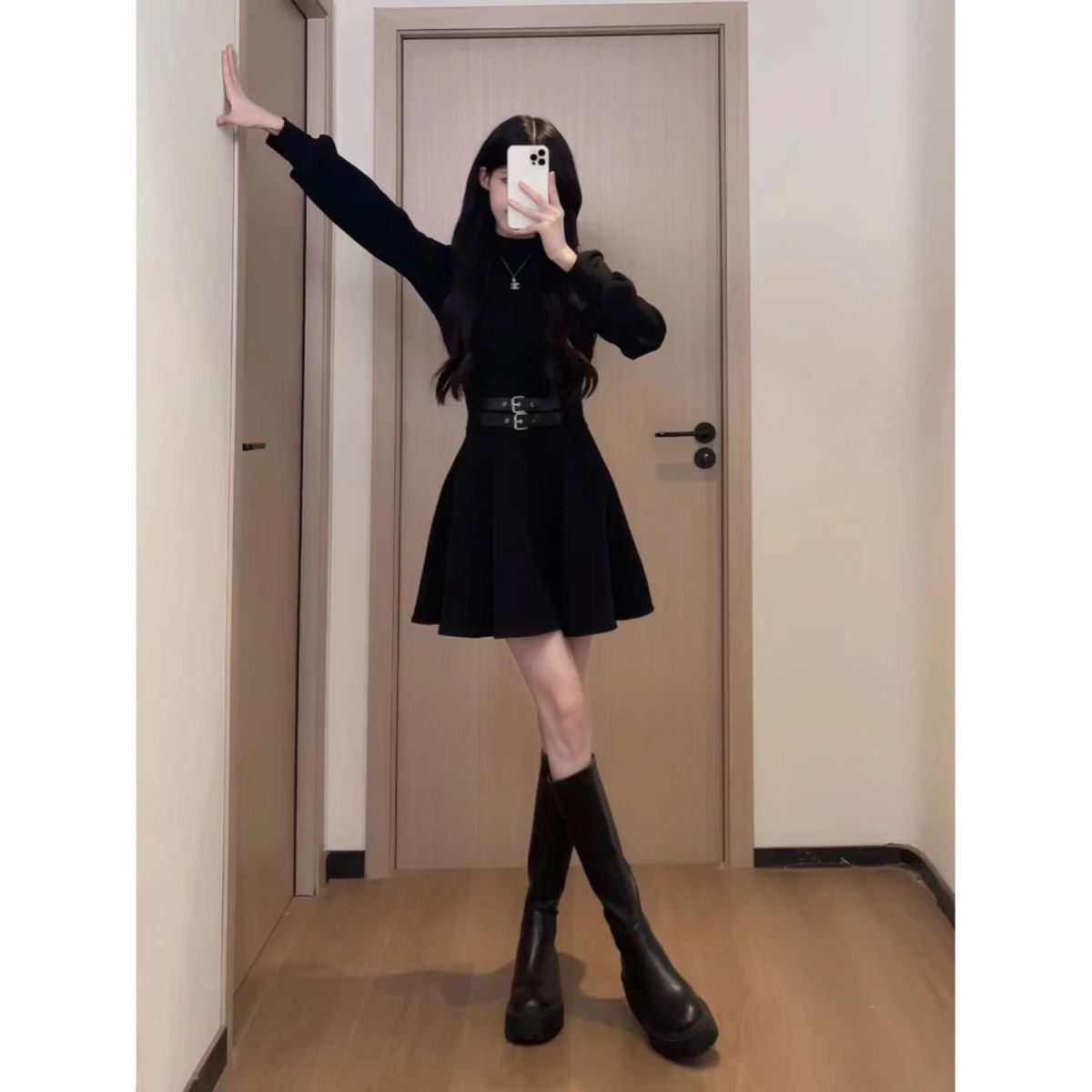 法式黑色内搭连衣裙子女秋冬2025年新款小个子掐腰裙约会穿搭礼服