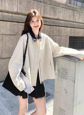 米色计感外撞白色B260-525翻领短套女秋设2025新款款小个子时尚百