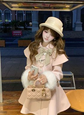 2025秋冬新款千金风温柔甜美清楚系浅粉斗篷+收腰毛呢连衣裙套装