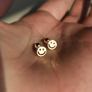独特925纯银开心笑脸耳骨钉女高级感耳蜗钉螺丝拧扣小耳钉银耳饰