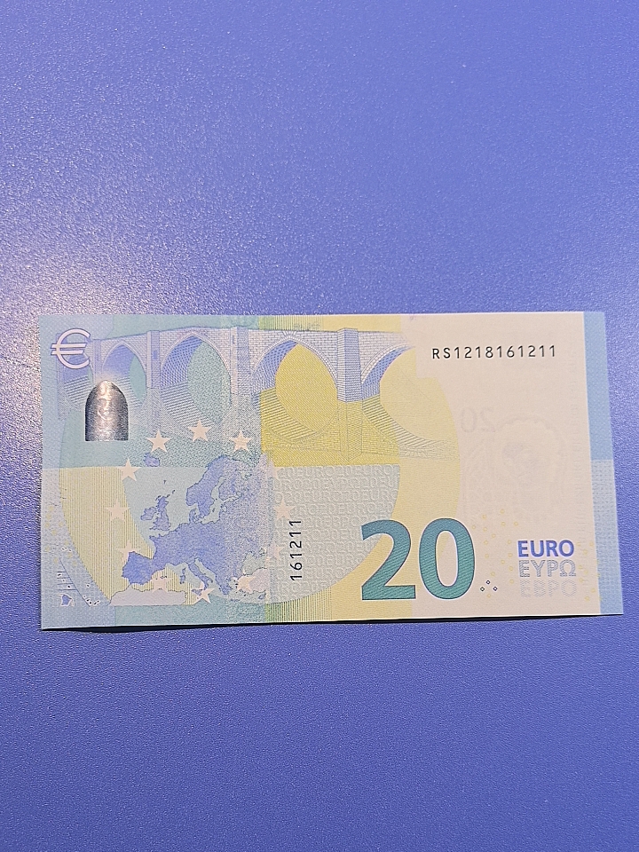 thumbnail for New fidelity Euro banknotes numbered random banknotes are only available for collectors' collections