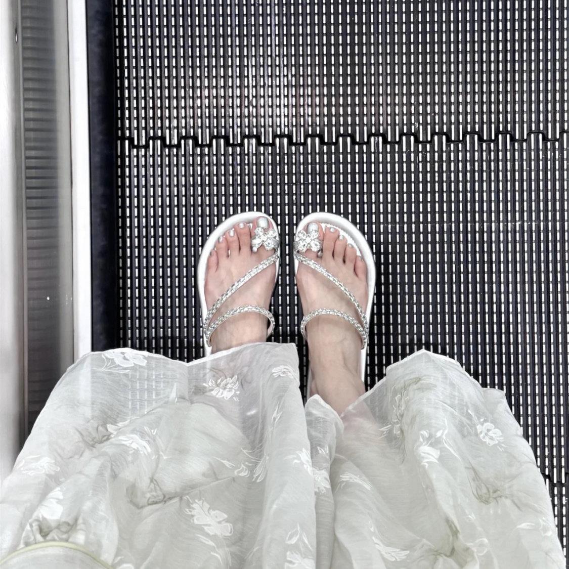女生上班拖鞋水晶法式晚风高级感一字拖外穿平底套趾人字拖平底鞋