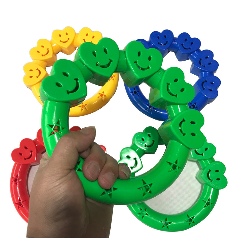 幼儿园晨操器械塑料健身套圈手环舞蹈有声爱心笑脸手摇铃体育玩具