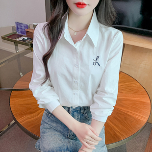 白色衬衫女2026新款初春独特超好看上衣宽松百搭刺绣通勤职业衬衣