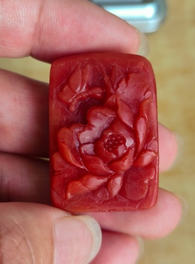 川料南红玛瑙牡丹花吊坠手工雕刻形状饱满圆润 柿子红挂件男女款