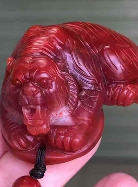 南红玛瑙生肖虎吊坠虎虎生威 柿子红锦红挂件苏工立体雕刻男原创