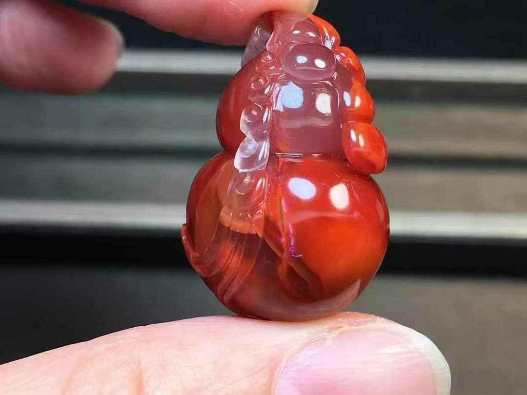 瓦西南红雕刻葫芦吊坠串吊坠舒俱来翡翠水晶盐源玛瑙百搭时尚男女