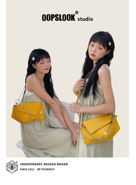 巫鹿可原创设计网红同款辣妹链条五金斜挎月亮新款多巴胺女小皮包