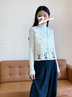 欧洲站26春秋全羊毛白色洋气优雅花纹复古镂空钩花针织马甲女