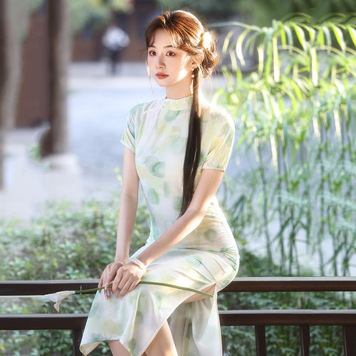 9523绿色国风新中式长款旗袍改良年轻款2026新款女高级感短袖夏季