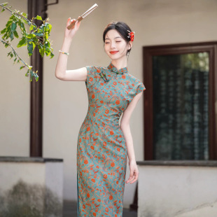 新中式国风年轻款孔雀绿旗袍碎花印花2026夏季日常少女感连衣裙