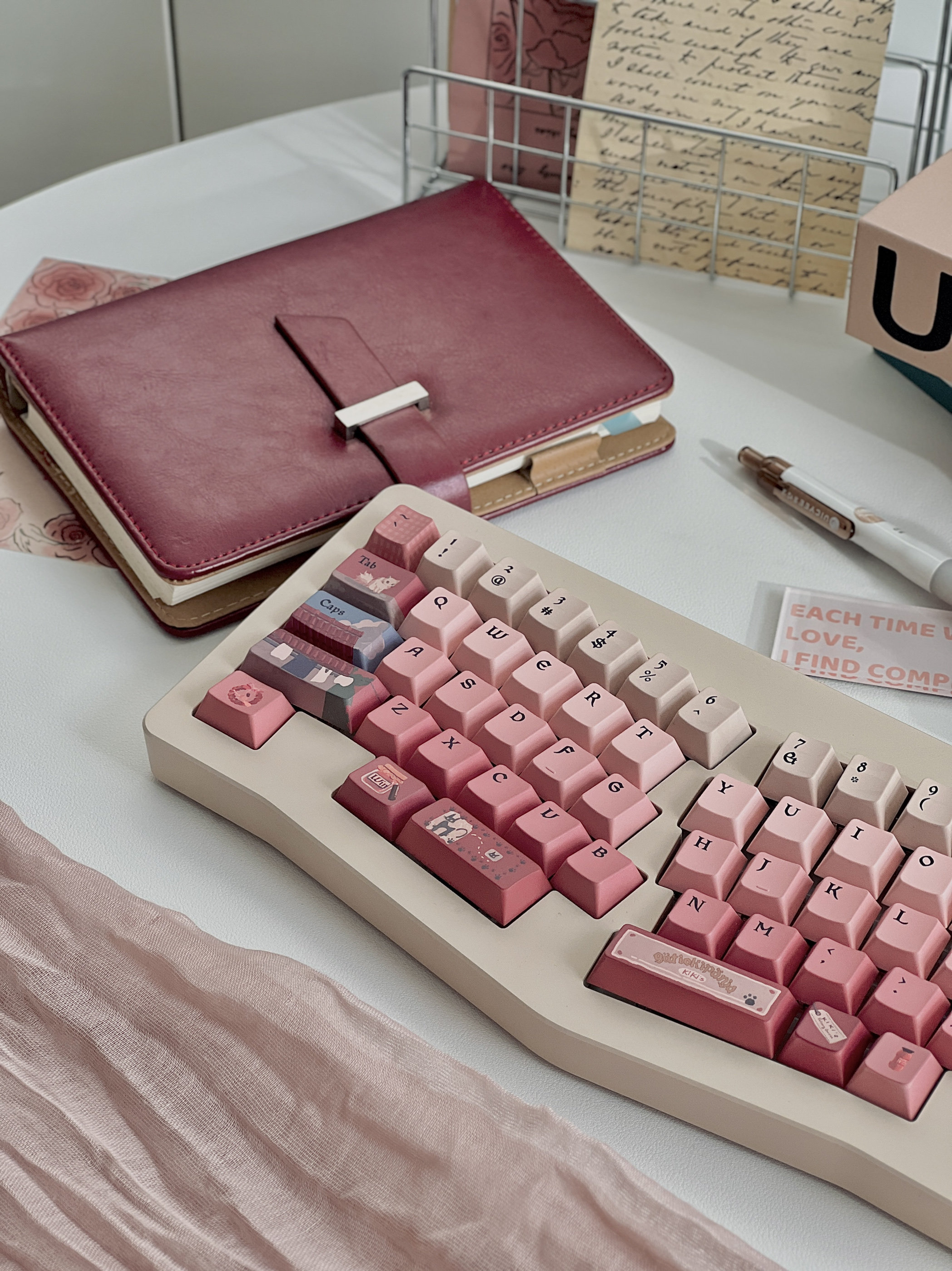 KIKI小魔女键帽原厂高速复古红原创渐变pbt五面热升华,电脑硬件/显示器/电脑周边,键帽,淘宝优惠券,粉丝福利购,淘宝优惠卷