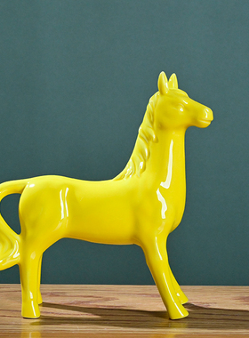 黄色陶瓷马摆件招财12生肖客厅办公室家居装饰品马到成功摆设一对