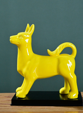 陶瓷狗十二生肖狗摆件招财风水镇宅黄色釉书房家居装饰办公室送礼