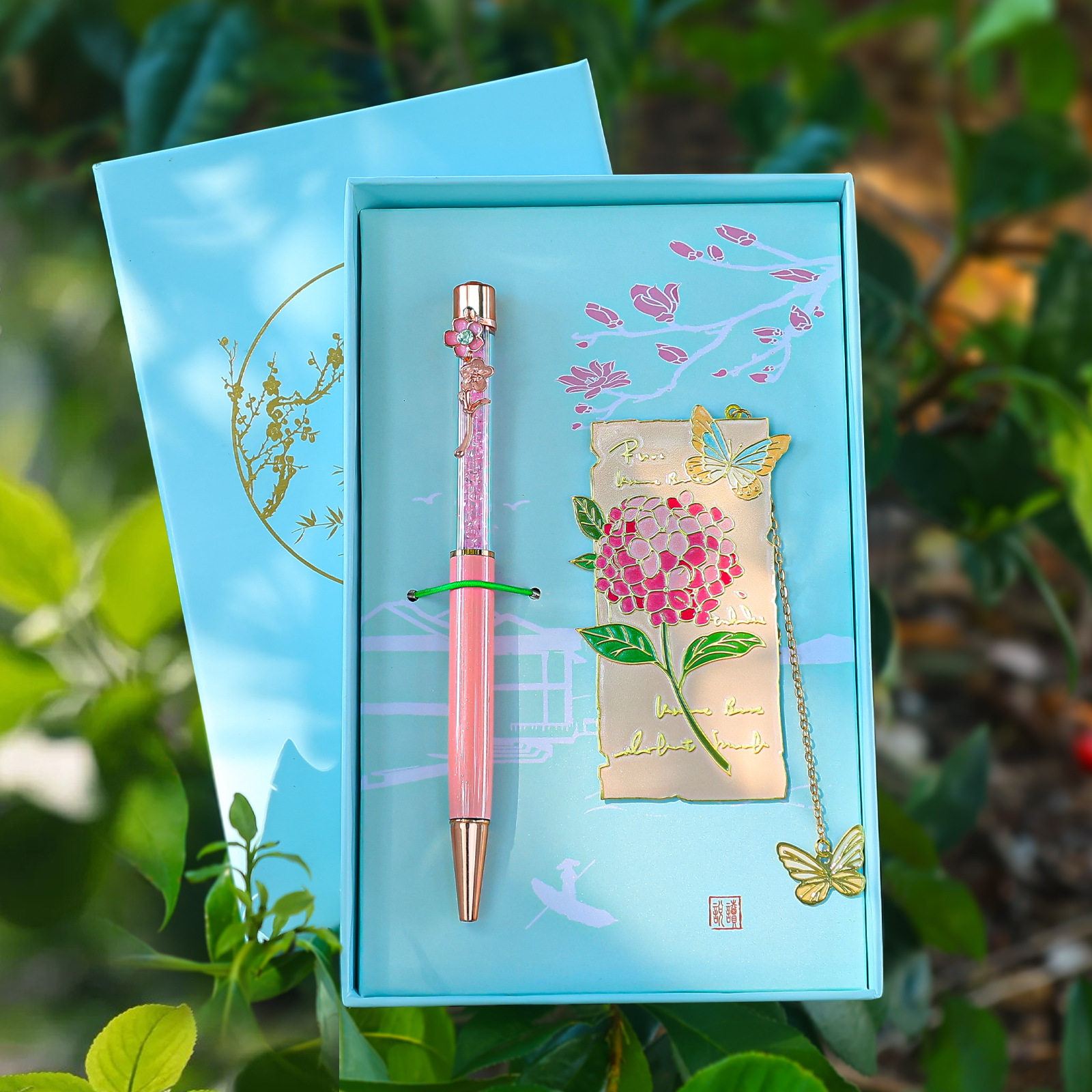 花朵与蝴蝶精致镂空金属