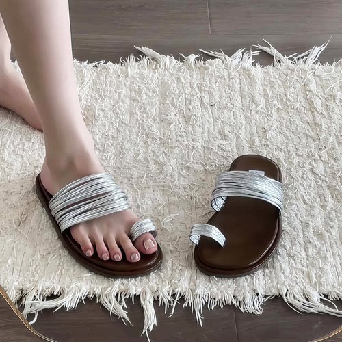 上脚超好看的银色拖鞋！