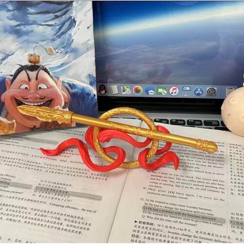 Which creative pen ornaments New Year's blessing desktop