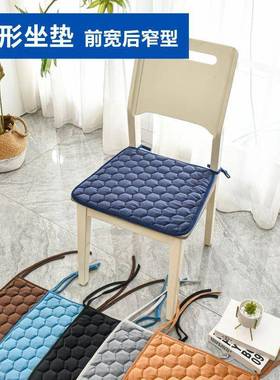 Winter Horseshoe Stuffed Dining Chair Cushion Trapezoid