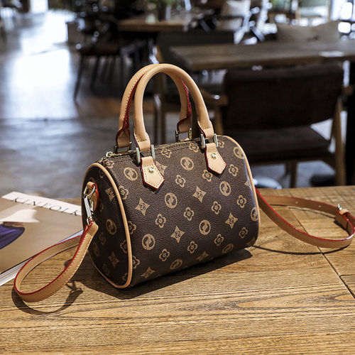 香港新款潮时尚轻奢小众小香风辣妹单肩斜挎包简约百搭女包腋下包