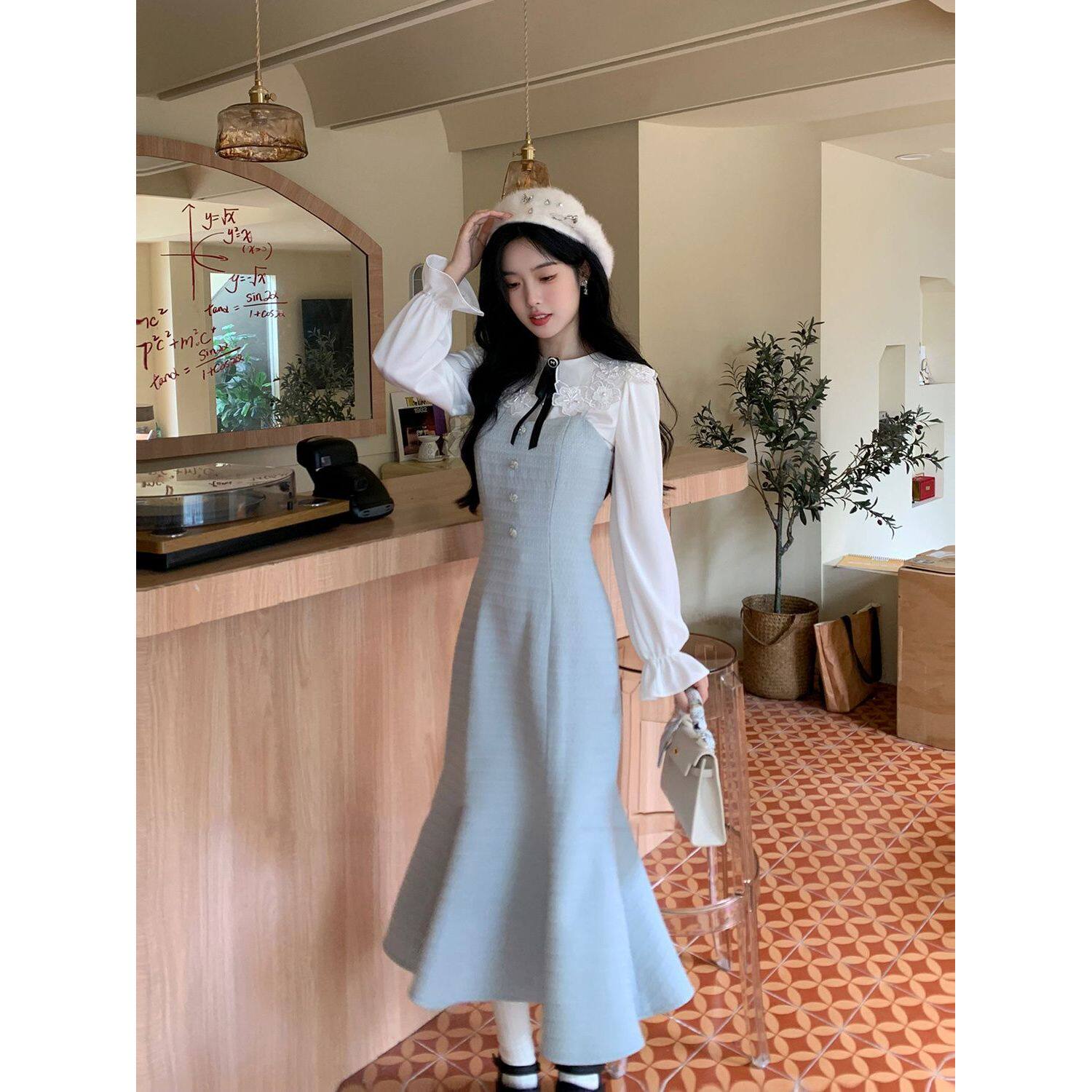 气质小香风衬衫吊带连衣裙女秋冬新款气质奶蓝色包臀裙显瘦两件套