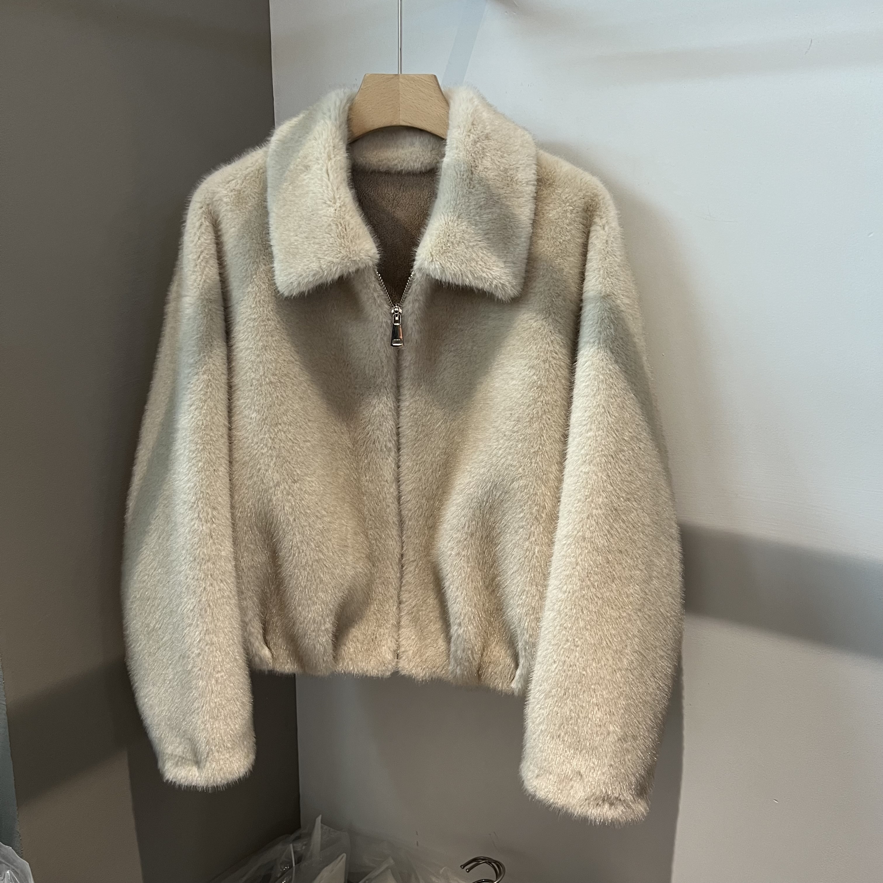 高级感翻领皮毛一体仿皮草外套女