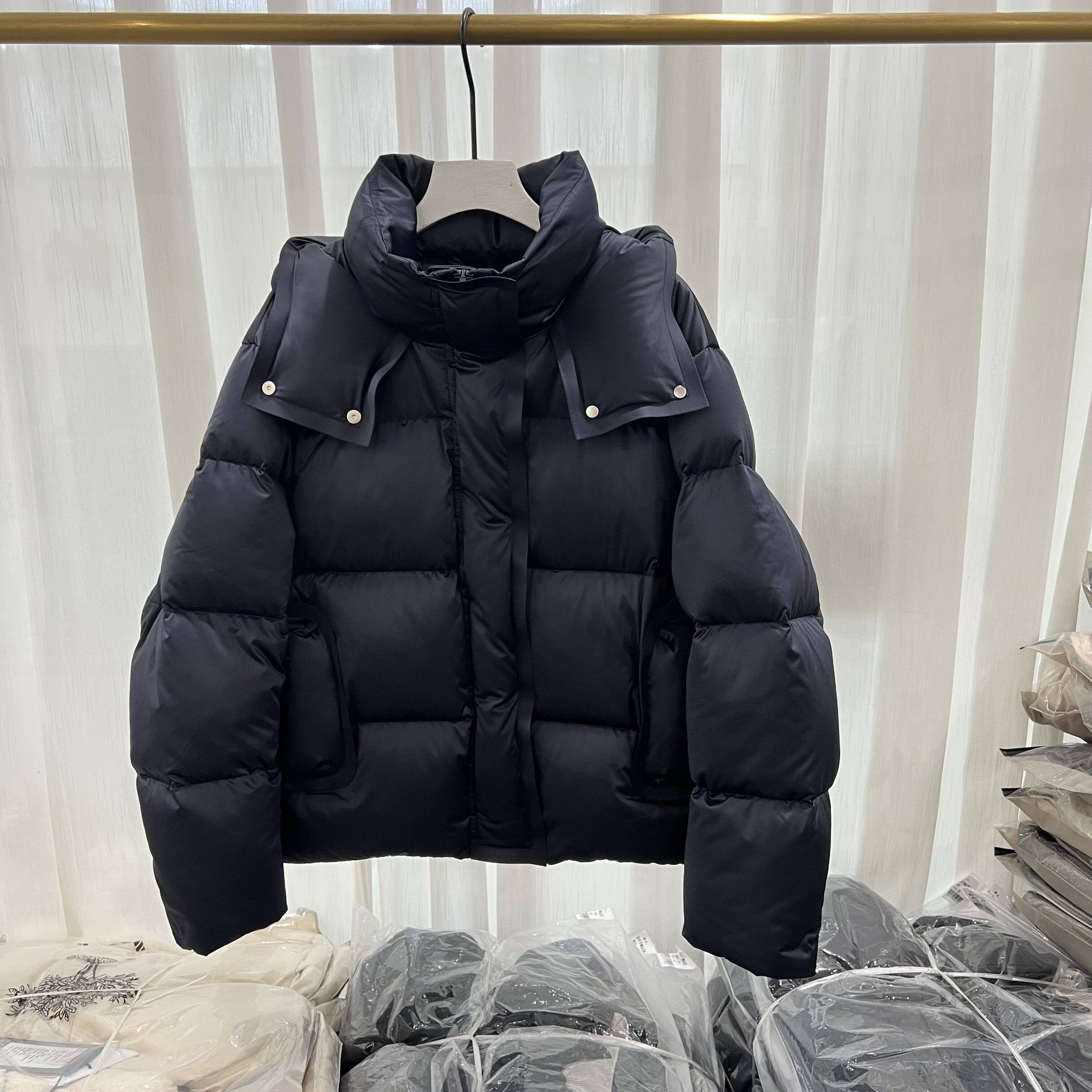 时尚连帽短款鹅绒羽绒服保暖外套