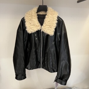 2025冬季新款气质高级感羊羔毛翻领90白鹅绒外套女短款皮衣羽绒服