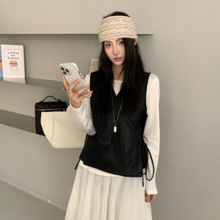 2026春季新款韩系V领pu皮马甲背心+圆领长袖打底衫上衣两件套装女