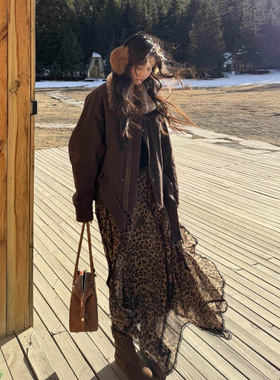 张扬小野豹~秋冬拍照出片度假旅游风裙子 不对称荷叶边重工半身裙