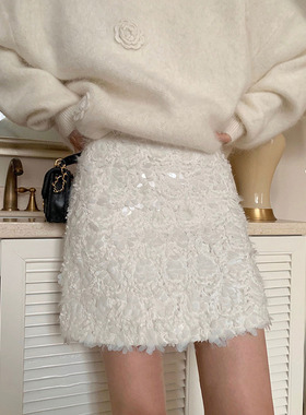 闪亮圈圈25冬季设计感小众高腰显瘦包臀短裙小香风亮片白色半身裙