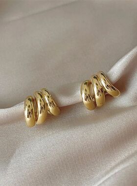 Mini C-shape Claw Stud Earrings for Women Gold Color Metal T