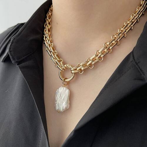 Peri'sBox Large Square Natural Freshwater Pearl Pendant Chun