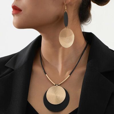 Creative Unique Large Round Vintage Pendant Necklace for Wom