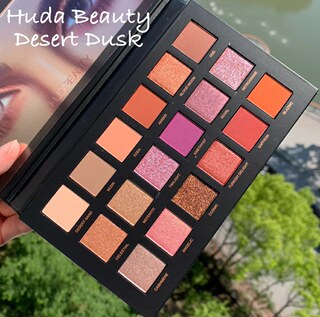 特价 Huda Beauty Desert Dusk 18色眼影盘沙漠黄昏日落盘