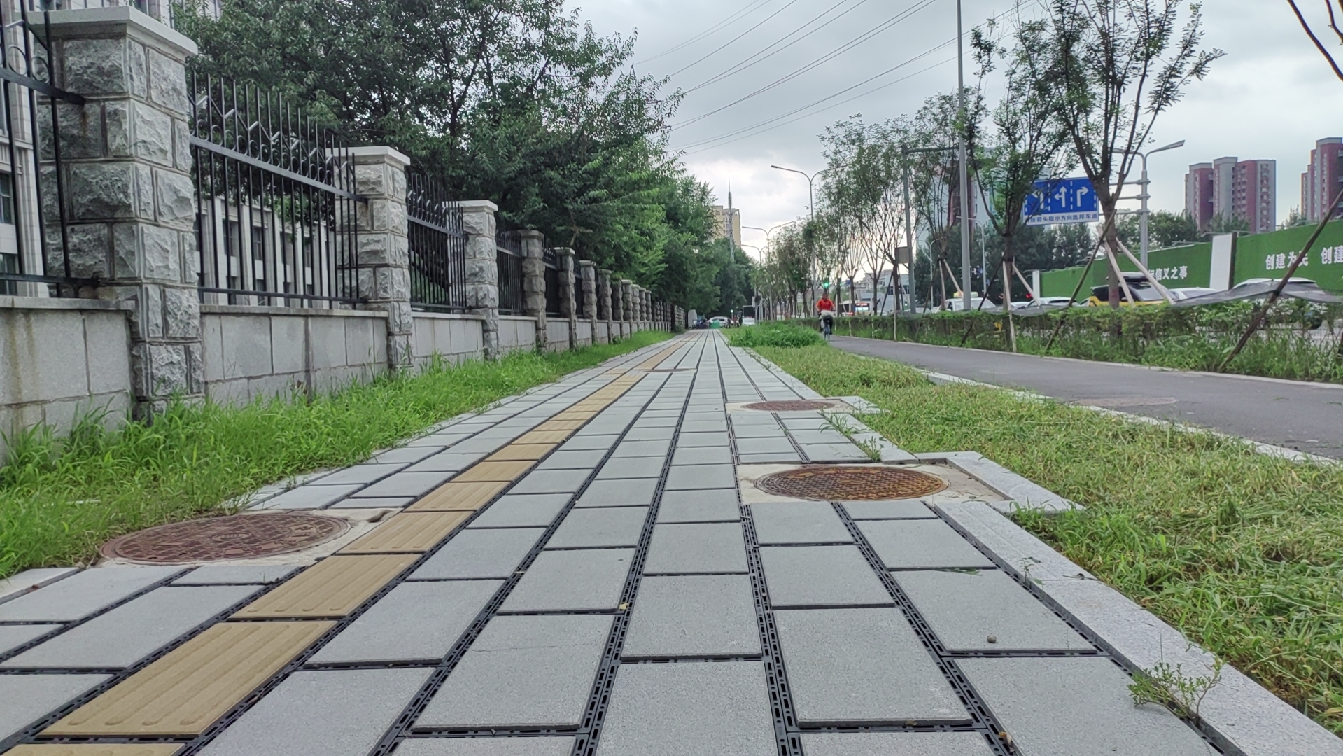 30*60透水砖透水铺路格步道人行道快速铺路碎石铺路格人行道材料