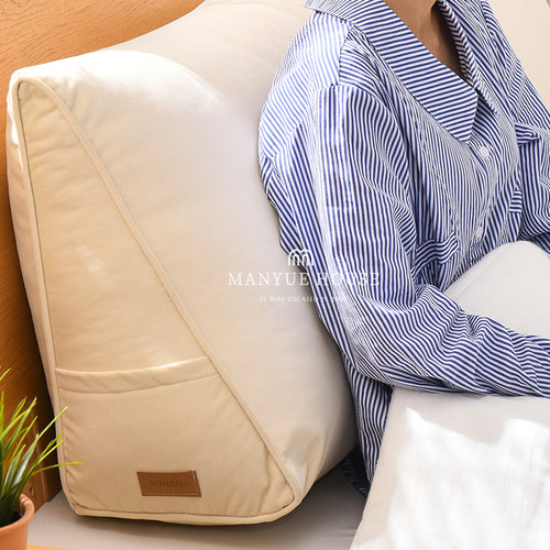 蔓越家高级样板间装饰靠枕