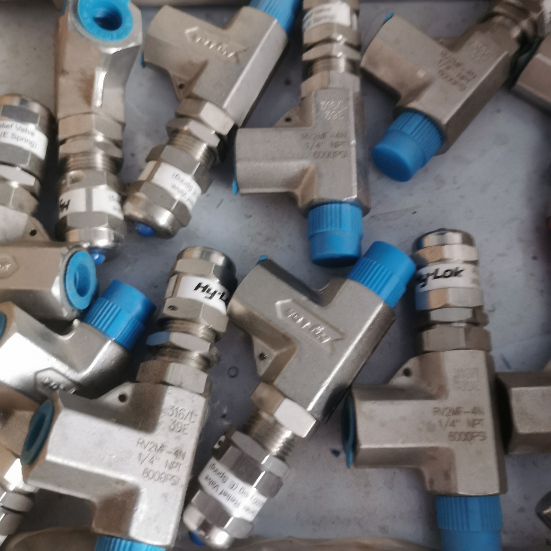 HY-LOK安全阀RV2MF-4N未使用库存20只(雅子机械）