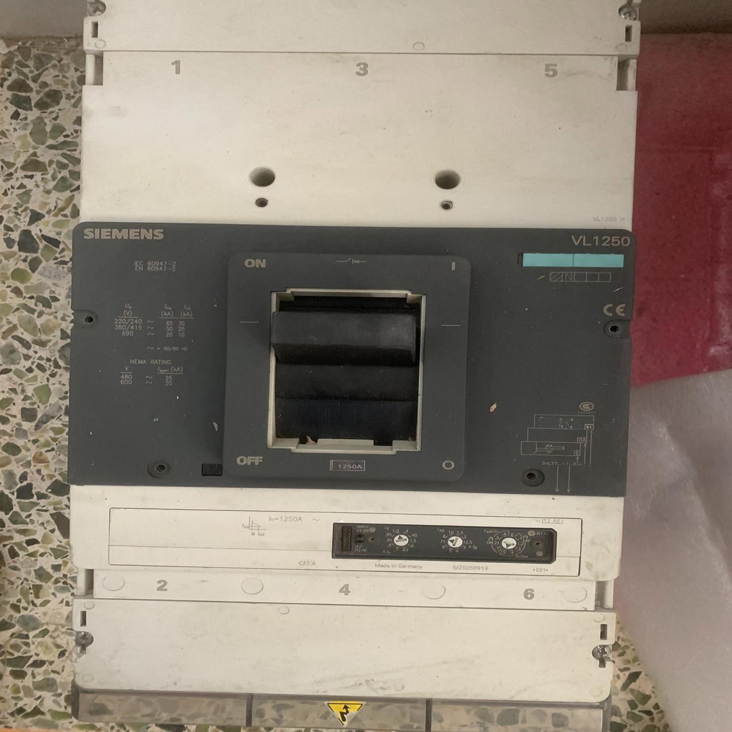 断路器VL1250N  3P 1250A 没用过没(雅子机械)