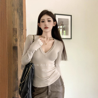 打底衫女可外穿内搭秋冬上衣基础款纯色辣妹修身显瘦V领长袖T恤