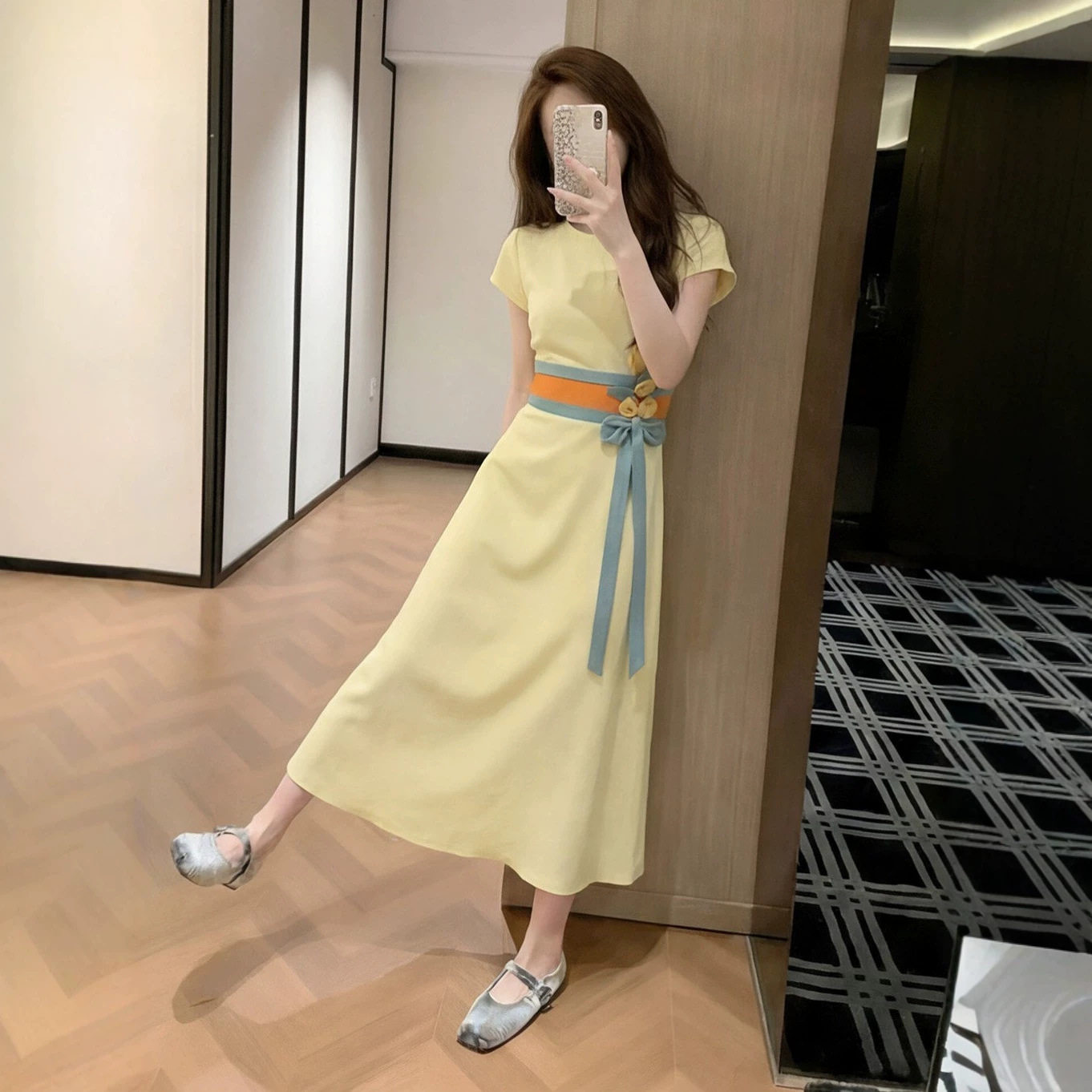 2026法式气质花朵系带连衣裙女夏季收腰显瘦长裙奶酪黄中长裙子