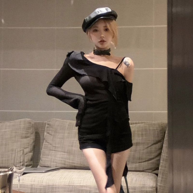 小众性感辣妹ins露肩纯欲长袖t恤女秋季修身显瘦打底上衣女