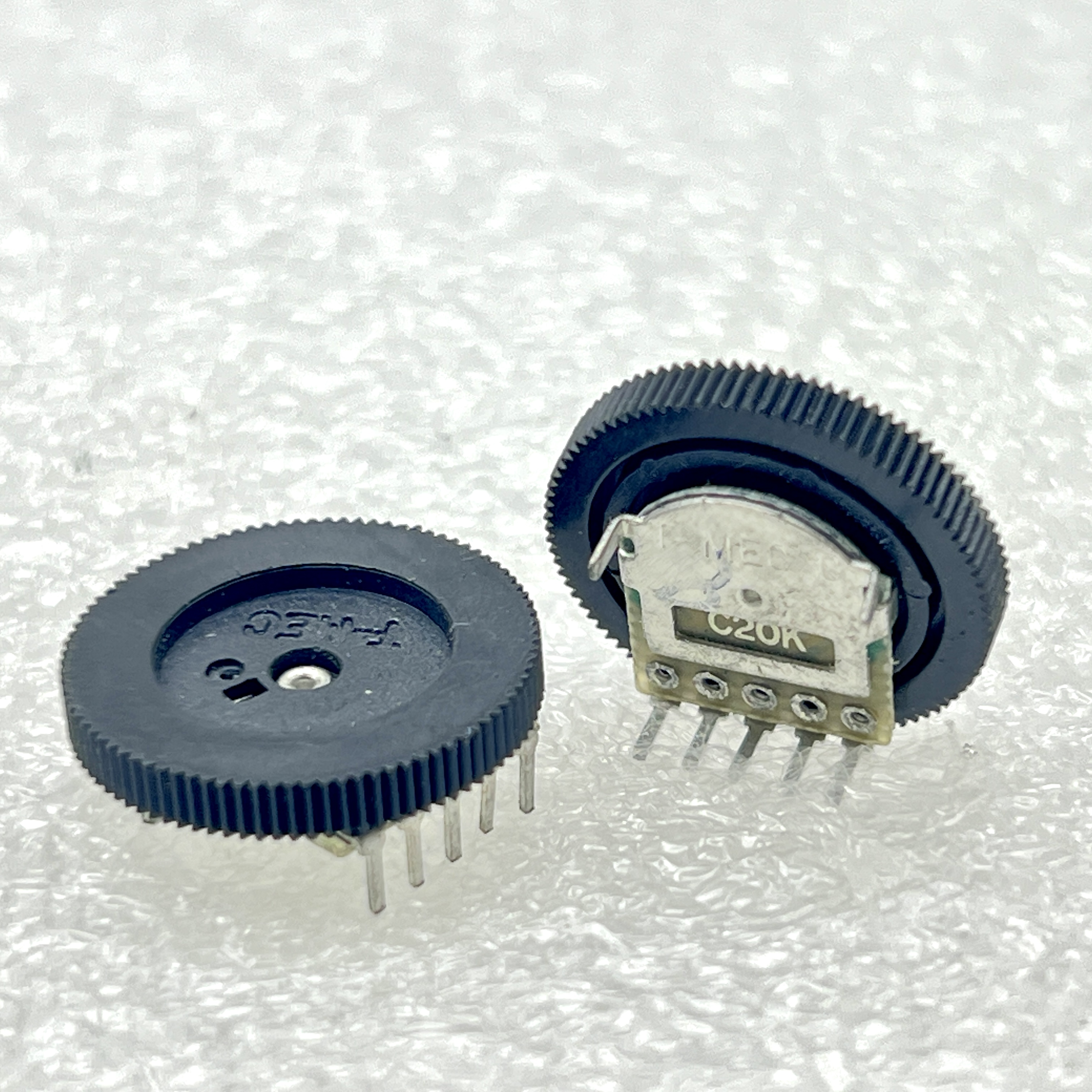 优质带轮可调电位器18x2.4双联C 20K 音量电位器