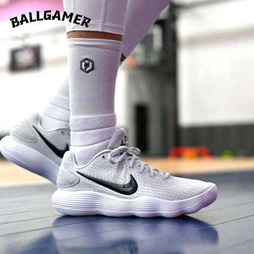 NikeHyperdunk灰白低帮篮球鞋